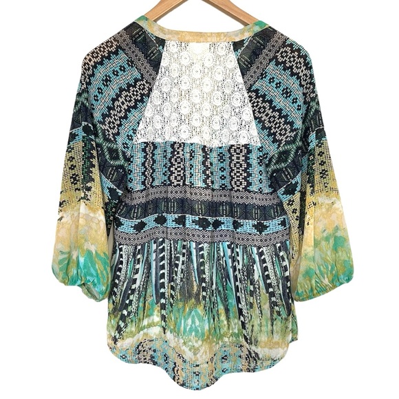 Fig and Flower V Neck Top Size Small 3/4 Sleeve Blue Yellow Green Aztec - Picture 5 of 7